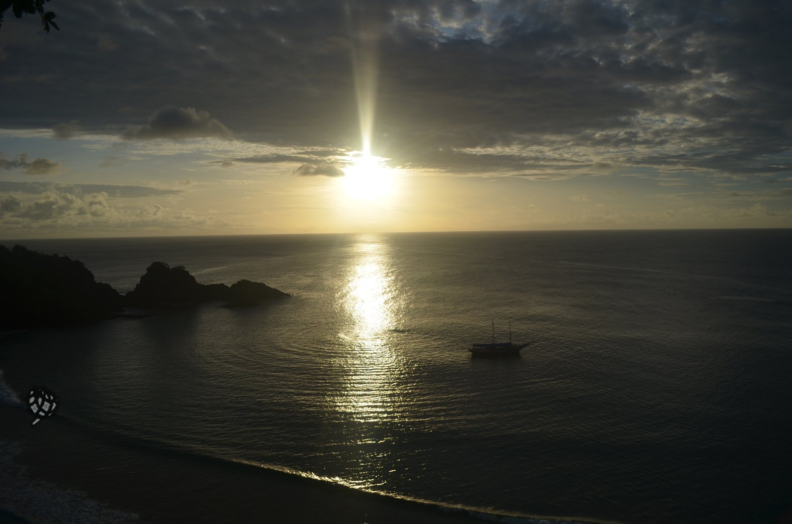 Fernando de Noronha com crianças
