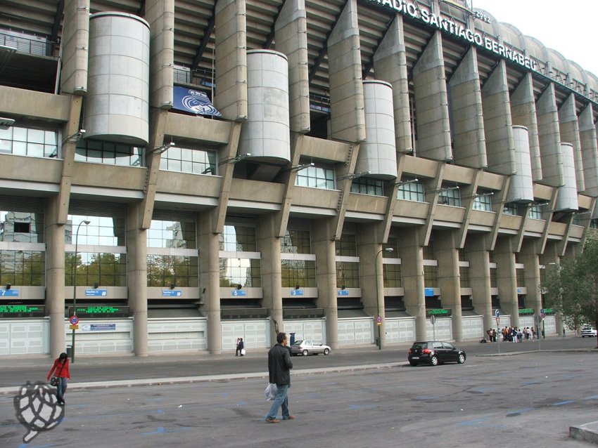 Perrengue em Madrid fachada Santiago Bernabeu