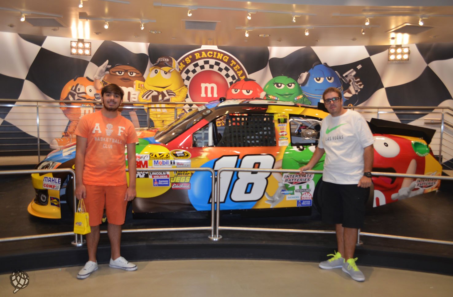 M&M store Las Vegas meninos carro