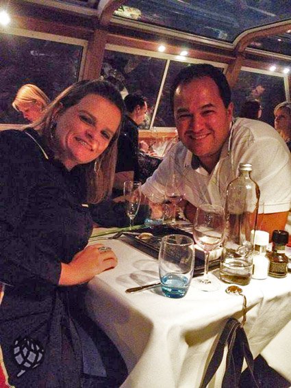 jantar no barco em Amsterdam Ju e Ricardo