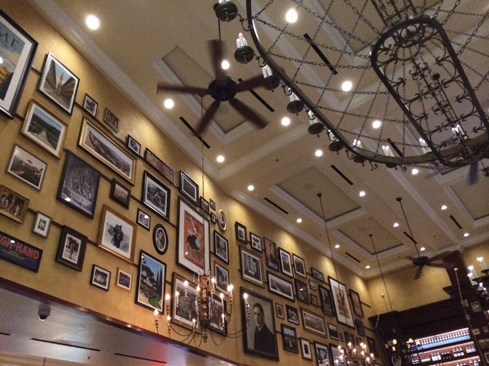 Carmines Las Vegas ambiente