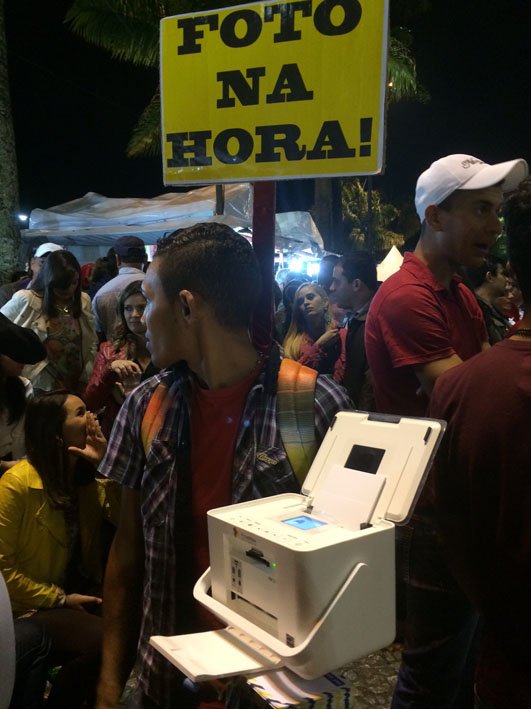 Festival de Inverno de Garanhuns - foto na rua Praça Mestre Dominguinhos