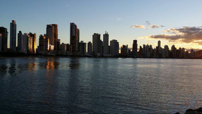 Por-do-sol-na-Praia-Central-Beto-Carrero