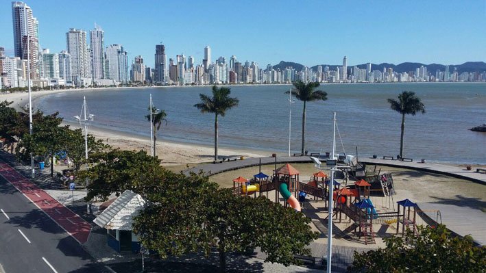 Praia-central-do-bondinho