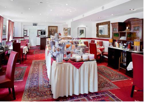 Hotel-Nuremberg-cafe