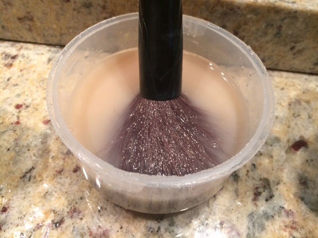 como-lavar-os-pincies-de-maquiagem2