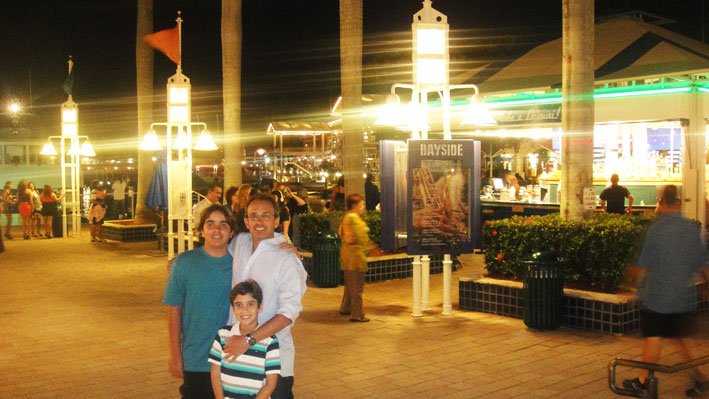 Bayside-Marketplace-noite