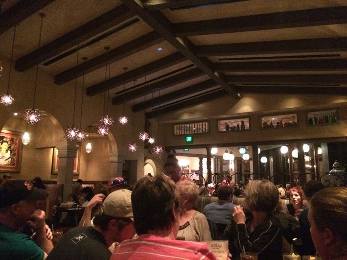 assistir-ao-Illuminations-de-um-restaurante-salao1
