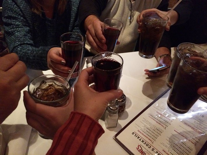 Onde-jantar-em-Washington-Carmines-brinde