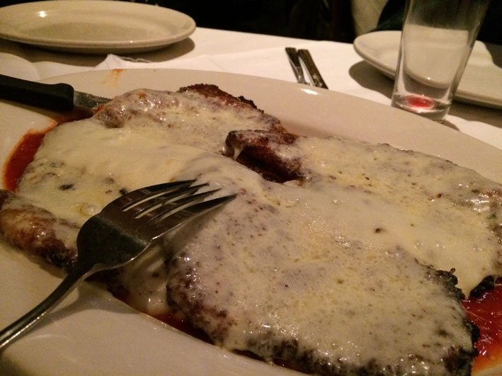 Onde-jantar-em-Washington-Carmines-frango