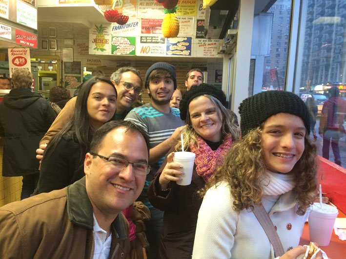 Gray's-Papaya-turma