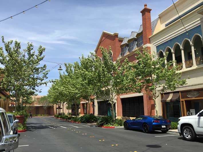 12-dicas-para-compras-em-Las-Vegas-alem-dos-outlets-town-ruas2