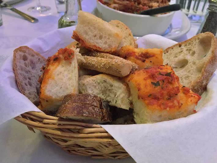 Onde-almocar-em-Las-Vegas-pao-Carmines