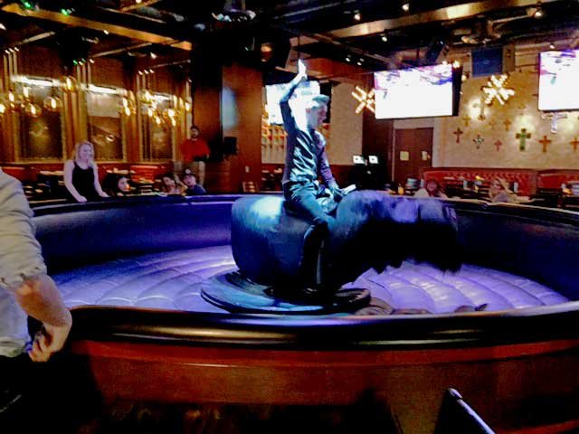 Onde-jantar-em-Las-Vegas-Chayo-touro2