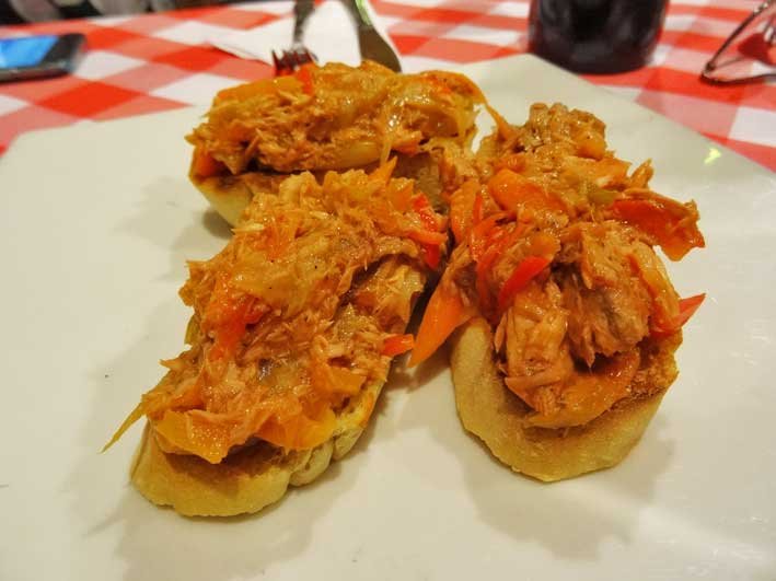 Bruschetta com creme de atum