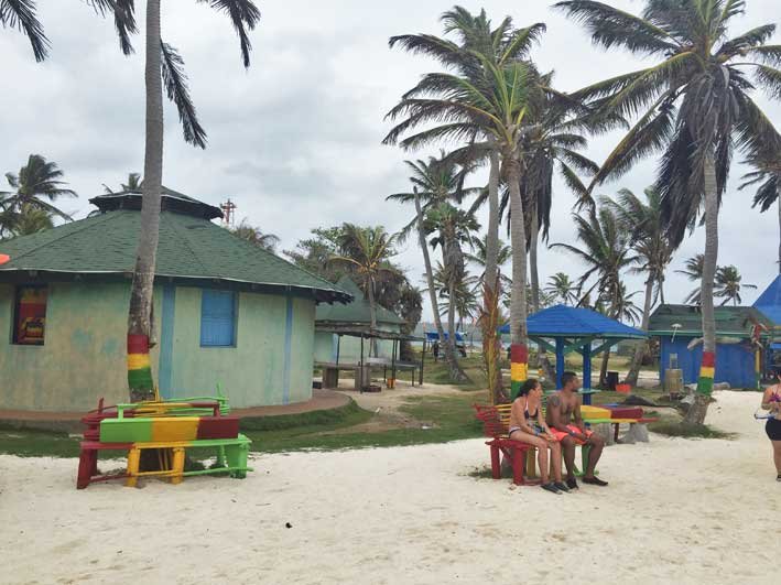 Como-e-o-passeio-a-Haines-Cay-e-Acuario-bares