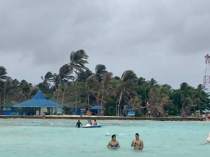 Como-e-o-passeio-a-Haines-Cay-e-Acuario-travessia