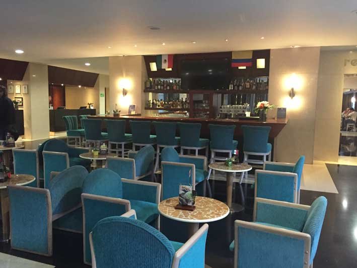 Hotel-perto-do-aeroporto-em-Bogota-bar2