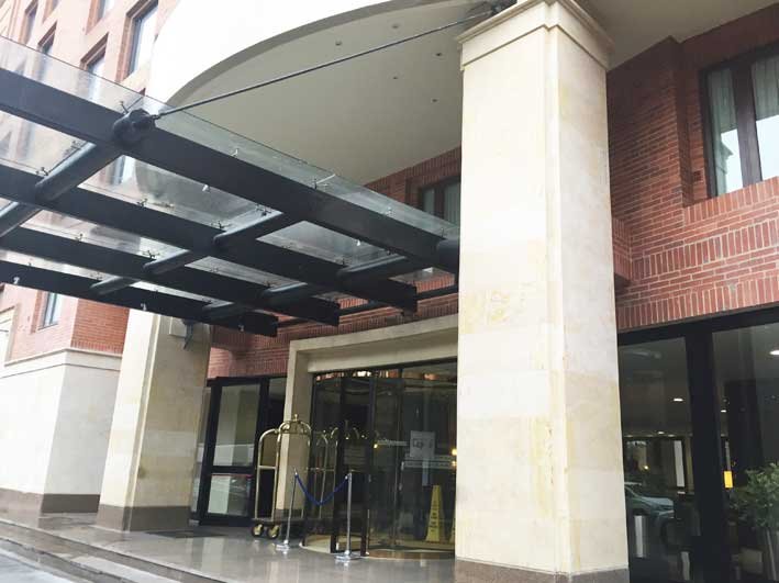 Hotel-perto-do-aeroporto-em-Bogota-fachada