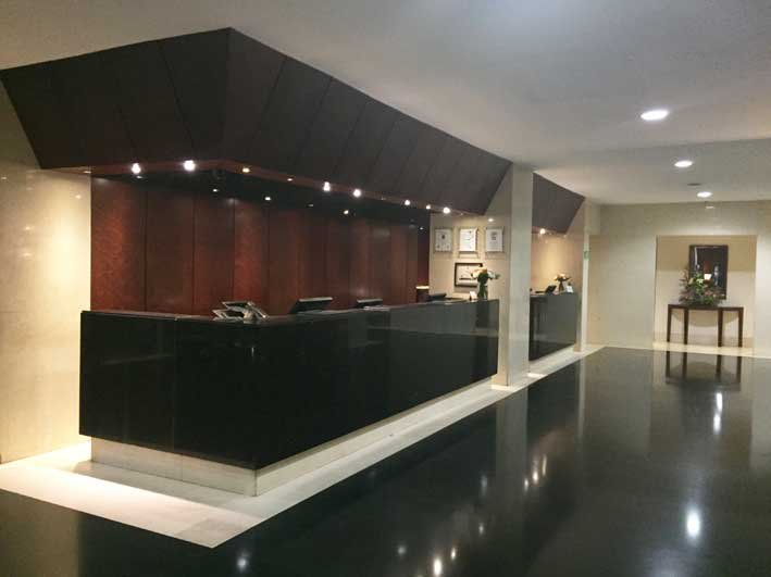 Hotel-perto-do-aeroporto-em-Bogota-recepcao