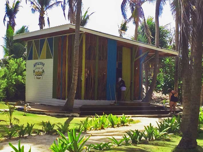 Tudo-sobre-Johnny-Cay-banheiro