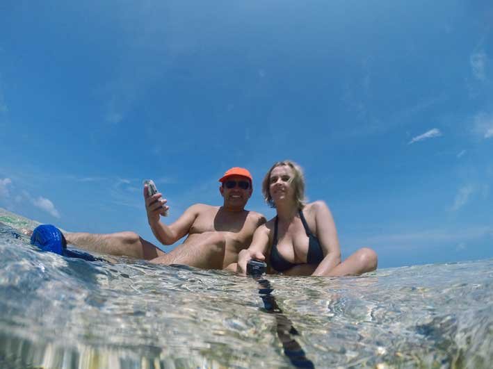 Tudo-sobre-Johnny-Cay-banho2