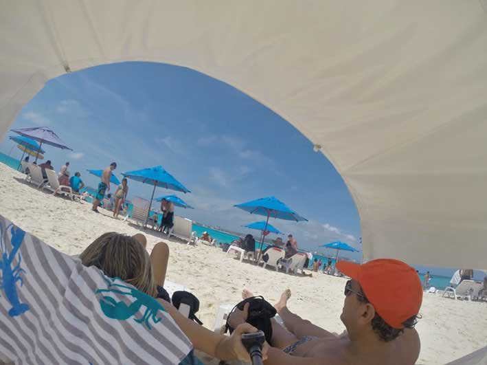 Tudo-sobre-Johnny-Cay-barraca