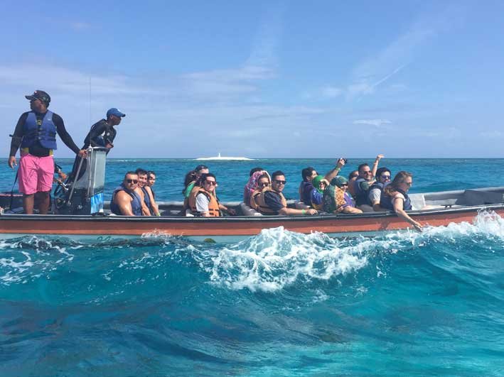 Como-e-o-passeio-a-Cayo-Bolivar-barco2