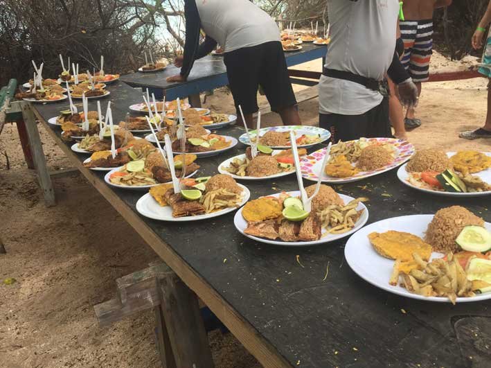 Como-e-o-passeio-a-Cayo-Bolivar-buffet
