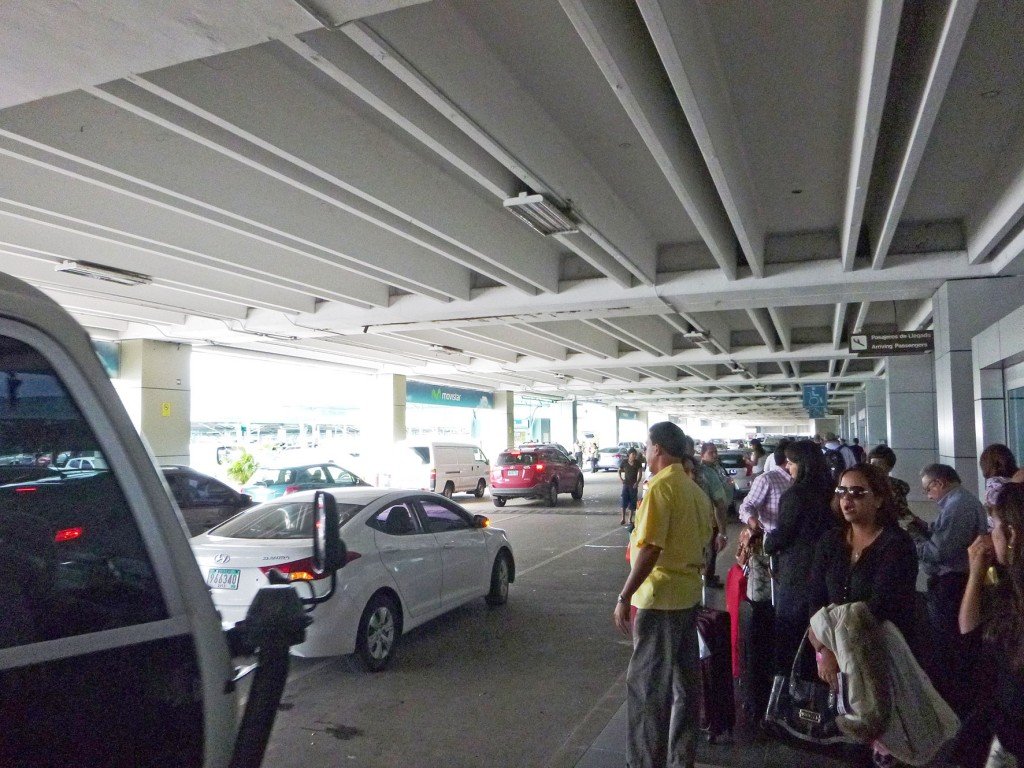 Aeroporto-de-Tocumen-no-Panama-carro