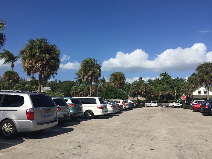 O-que-fazer-em-naples-em-um-dia-estacionamento