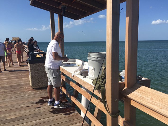O-que-fazer-em-naples-em-um-dia-pier-pesca