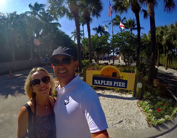 O-que-fazer-em-naples-em-um-dia-pier-placa2