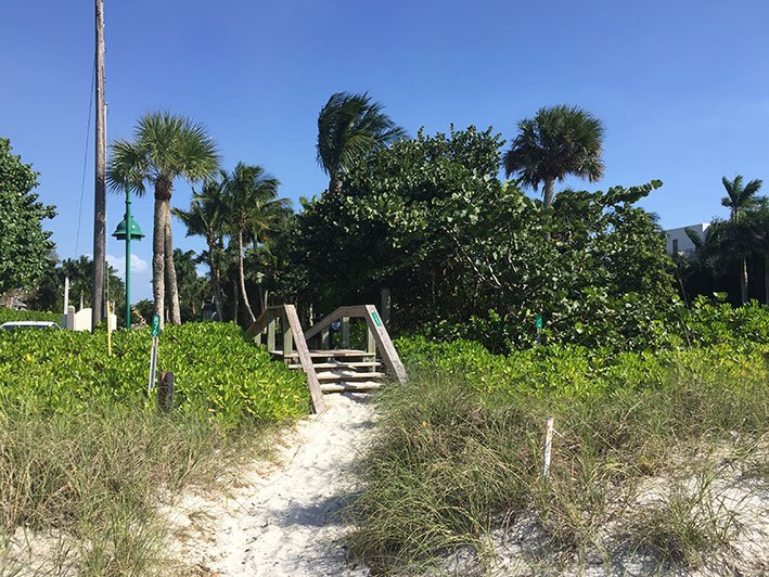 O-que-fazer-em-naples-em-um-dia-praia1