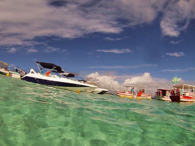 barcos nas piscinas naturais de Maragogi Piscinas naturais