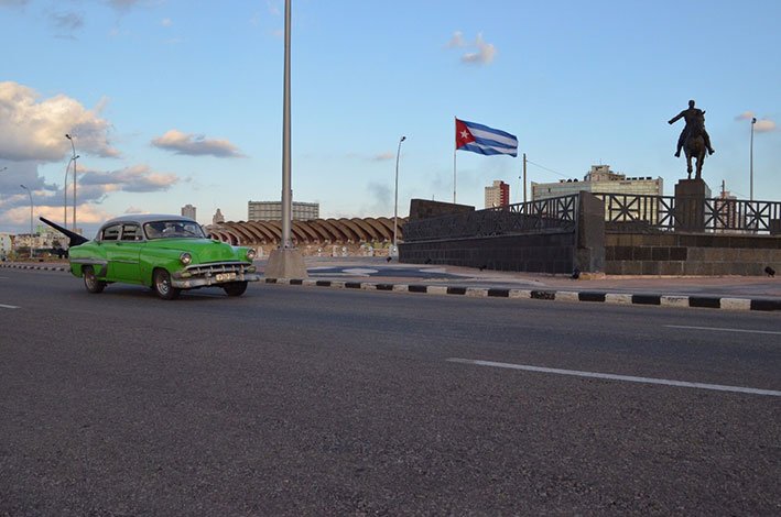 capital-cubana-malecon