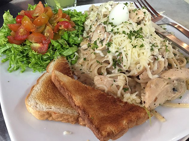Spaguettis pollo champigñon