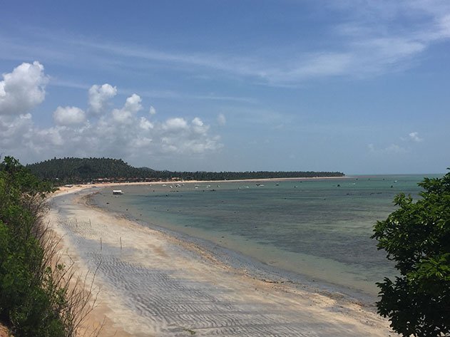 Vista da praia de Japaratinga