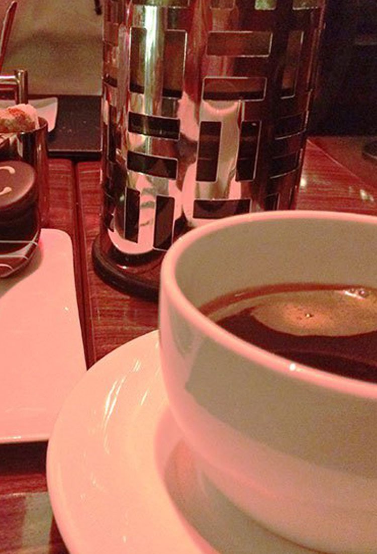 Dicas de onde tomar café pelo mundo e pelo Brasil, mais uma viagem gastronômica feita com a ajuda de outros blogueiros viajantes.