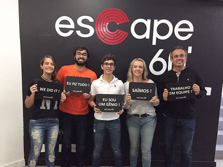 Time com placas dos jogos de fuga