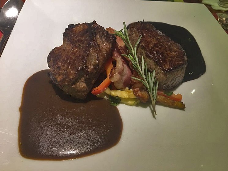 Filet com molho de café e cacau do Restaurante Tuyn em Maragogi
