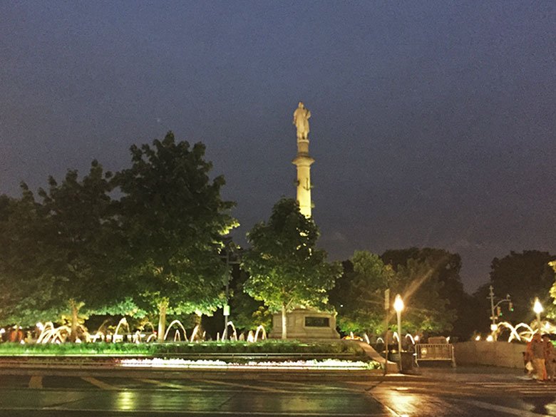 Columbus Circle à noite