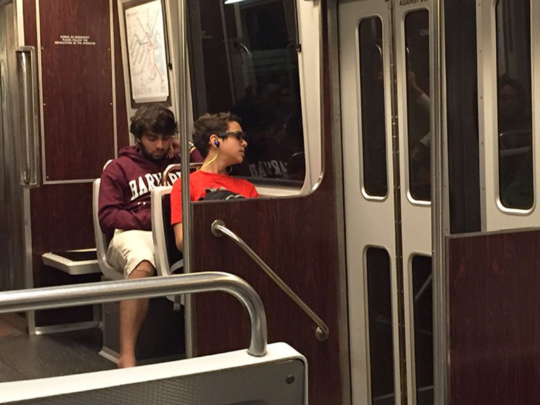 Interior do metrô da linha verde em Bostoni