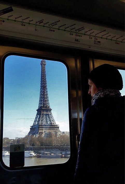 Torre Eiffel vista do metrô