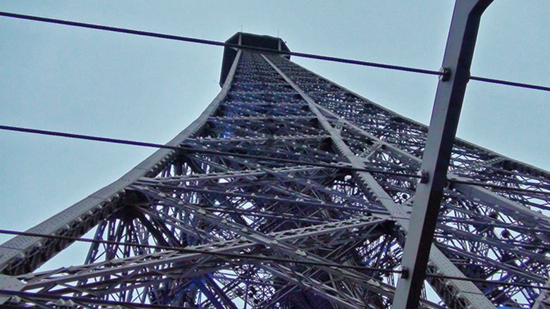Torre Eiffel e sua estrutura de ferro