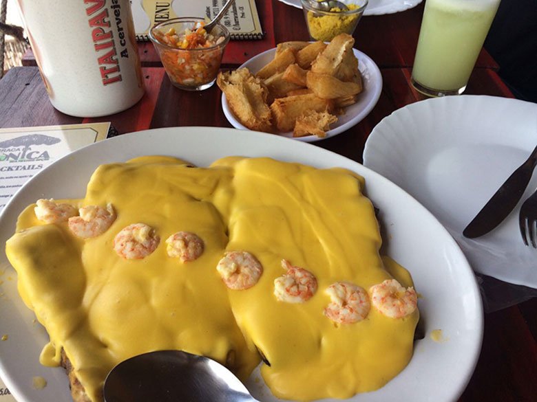Peixe ao molho de macaxeira na Barraca da Mônica em Jeri
