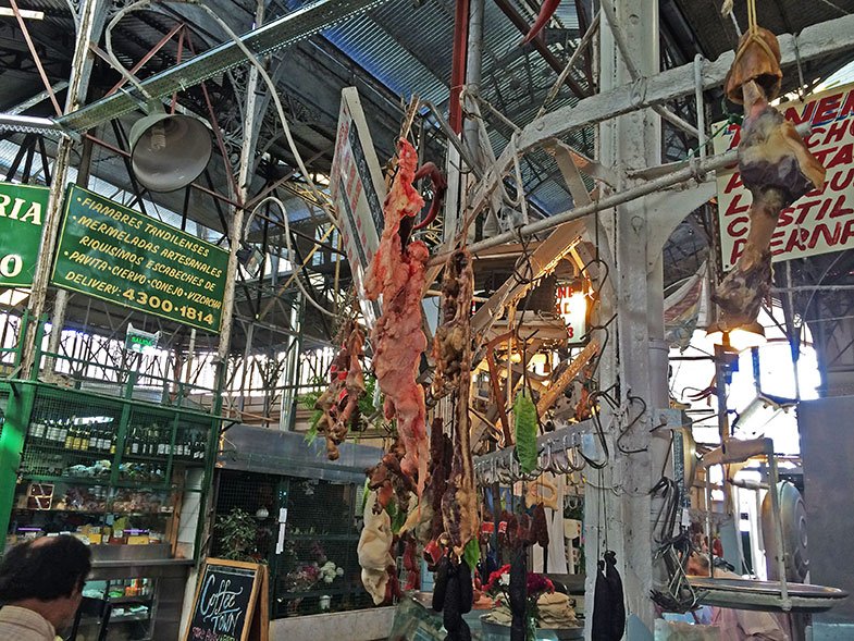 Tenda de carnes no Mercado de San Telmo