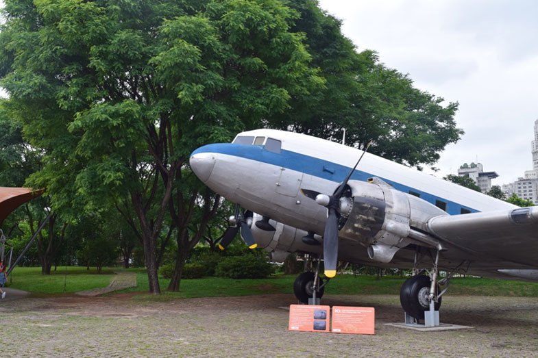 Avião no Catavento Cultural