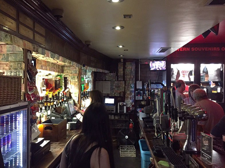 Interior do Cavern Pub em Liverpool