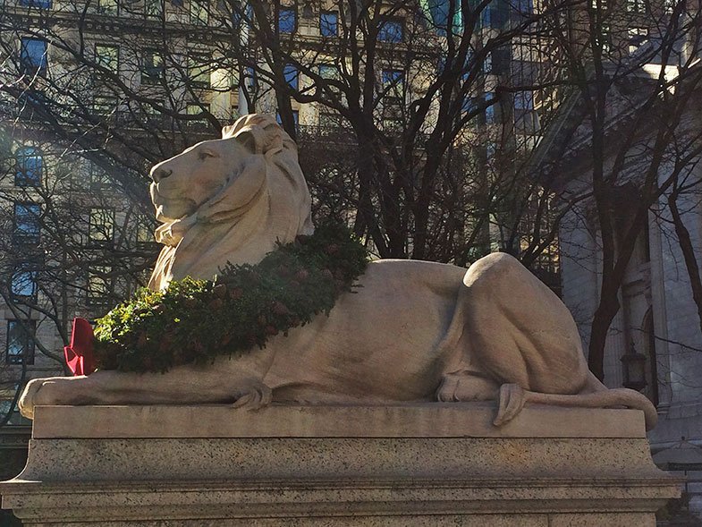 Leão da fachada da Biblioteca Pública de New York
